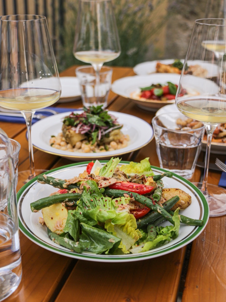 Sommerlicher Salat mit grünen Bohnen und Kartoffeln